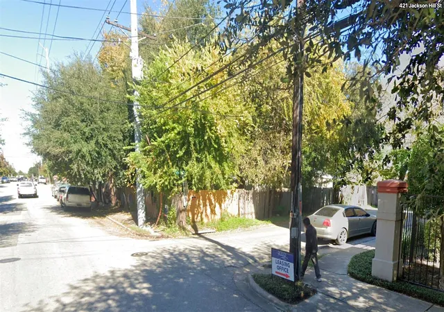 Photo 4 of Sale Pending at 502 & 504 Jackson Hl St, Houston, TX 77007 | MLS# 64037488 | Listing updated on 2026-09-04