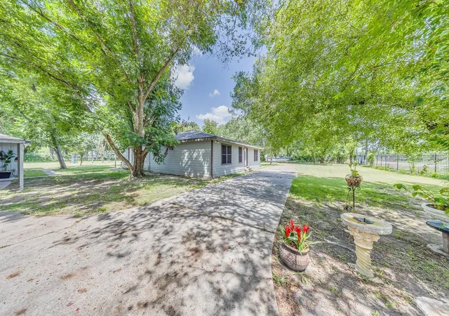 Photo 1 of Sale Pending at 1725 Strawn Rd, Houston, TX 77039 | MLS# 68190304 | Listing updated on 2026-08-28