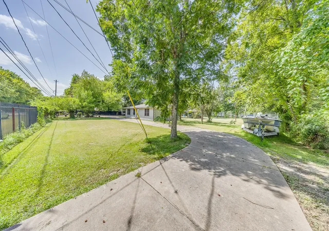 Photo 3 of Sale Pending at 1725 Strawn Rd, Houston, TX 77039 | MLS# 68190304 | Listing updated on 2026-08-28