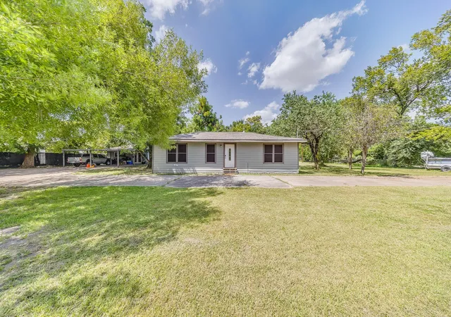 Photo 3 of Sale Pending at 1725 Strawn Rd, Houston, TX 77039 | MLS# 68190304 | Listing updated on 2026-08-28
