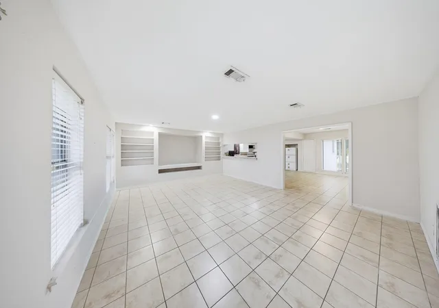 Photo 4 of Sale Pending at 1725 Strawn Rd, Houston, TX 77039 | MLS# 68190304 | Listing updated on 2026-08-28