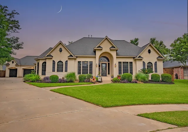 1st image of 56 English Oak Ct, Lake Jackson, TX 77566 | MLS# 62656112