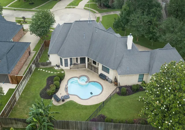 3rd image of 56 English Oak Ct, Lake Jackson, TX 77566 | MLS# 62656112