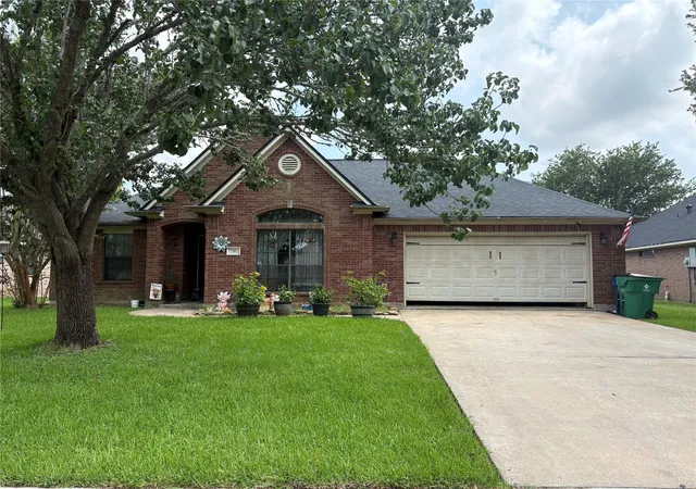 Homes for sale in Richwood, TX | 110 Dove Trl, Richwood, TX 77531 | MLS# 95035337