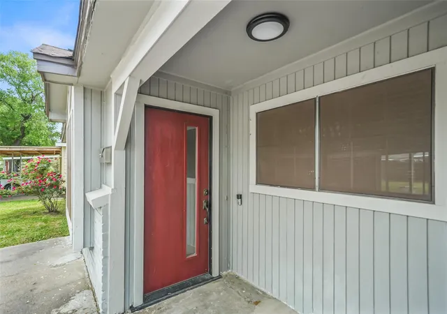 Photo 3 of Sale Pending at 4114 Dacca Dr, Houston, TX 77047 | MLS# 72163018 | Listing updated on 2026-09-13