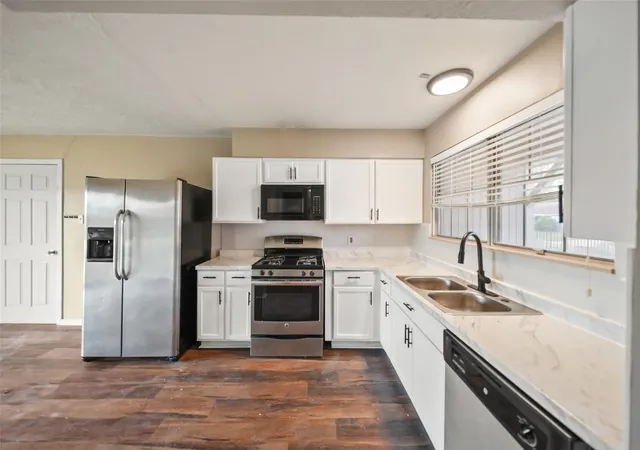 Photo 4 of Sale Pending at 4114 Dacca Dr, Houston, TX 77047 | MLS# 72163018 | Listing updated on 2026-09-13