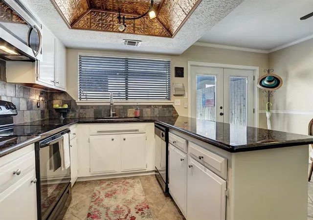 Photo 3 of Townhouse for sale at 3812 Laura Leigh Dr, Friendswood, TX 77546 | MLS# 7552236 | Listing updated on 2026-08-05