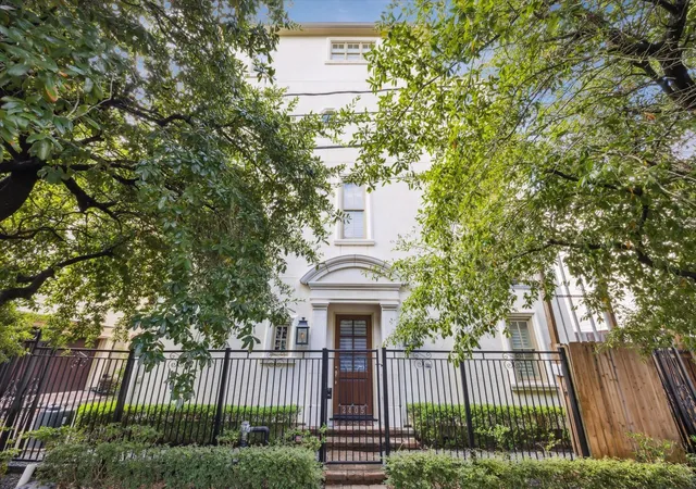 Photo 2 of Single family home for sale at 2405 Richton St, Houston, TX 77098 | MLS# 46315609 | Listing updated on 2026-08-29