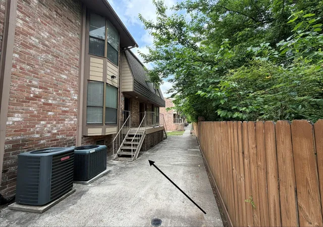 Photo 2 of Condo for sale at 2103 Pl Rebecca Ln #D10, Houston, TX 77090 | MLS# 76384110 | Listing updated on 2026-09-19