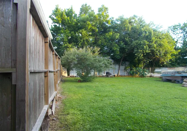 5th image of 815 W Rittenhouse Rd, Houston, TX 77091 | MLS# 84563592
