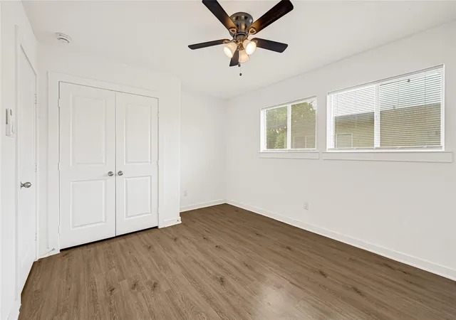 Listing Photo 5 - Condo for sale in building located at 7529 Westover St, Houston, TX 77087