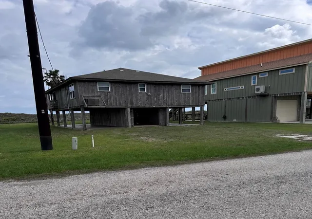 2nd image of 342 Beachfront Dr, Matagorda, TX 77457 | MLS# 65139462