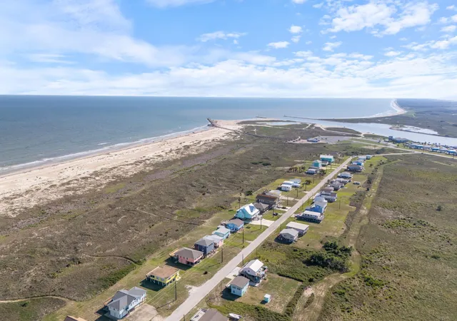 5th image of 342 Beachfront Dr, Matagorda, TX 77457 | MLS# 65139462