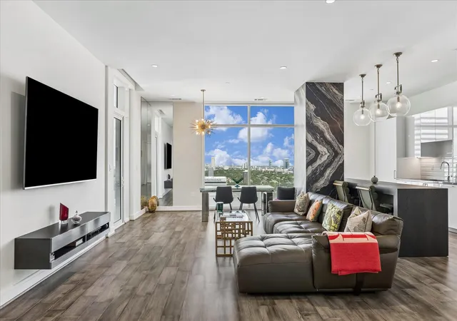 3rd image of 4521 San Felipe St #2102, Houston, TX 77027 | MLS# 50223854