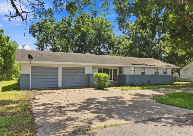 2nd image of 817 Masonic Oak Dr, Brazoria, TX 77422 | MLS# 39554871