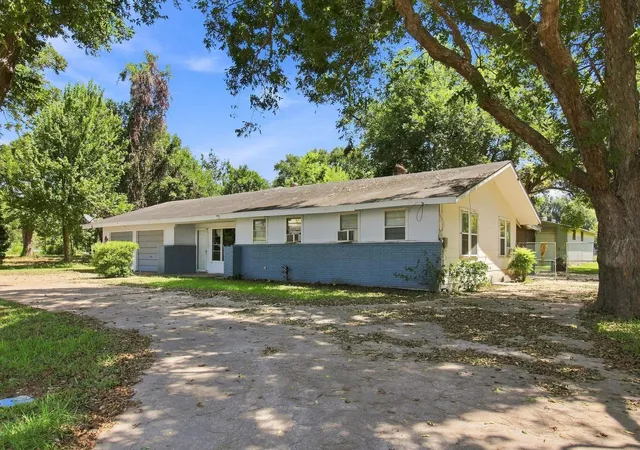 Photo 3 of Single family home for sale at 817 Masonic Oak Dr, Brazoria, TX 77422 | MLS# 39554871 | Listing updated on 2026-10-06