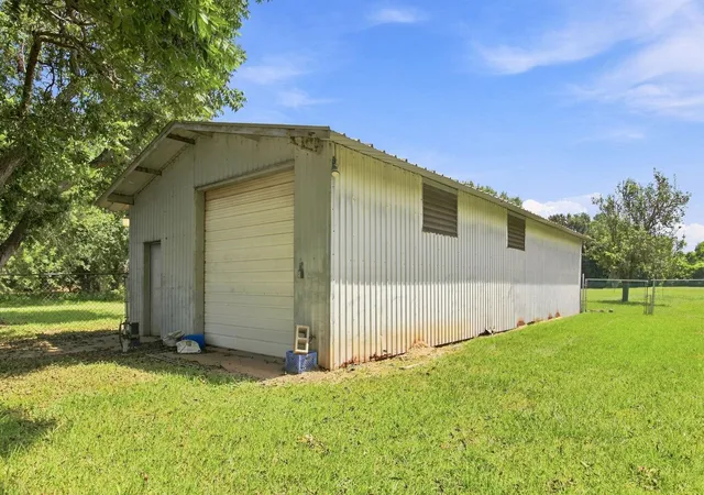 Photo 3 of Single family home for sale at 817 Masonic Oak Dr, Brazoria, TX 77422 | MLS# 39554871 | Listing updated on 2026-10-06