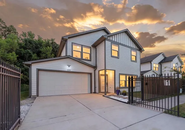 1st image of 209 Blueberry St, Houston, TX 77018 | MLS# 69554067