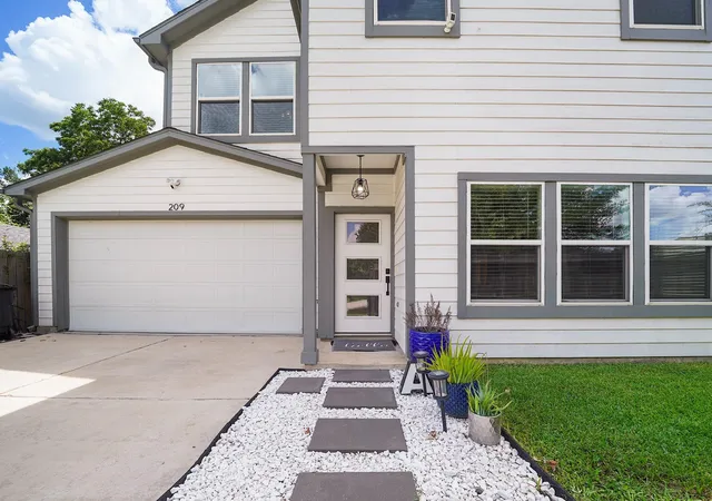 2nd image of 209 Blueberry St, Houston, TX 77018 | MLS# 69554067