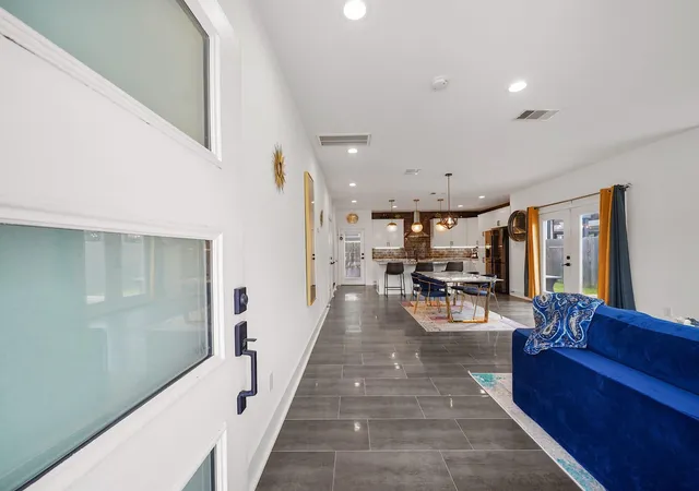 3rd image of 209 Blueberry St, Houston, TX 77018 | MLS# 69554067