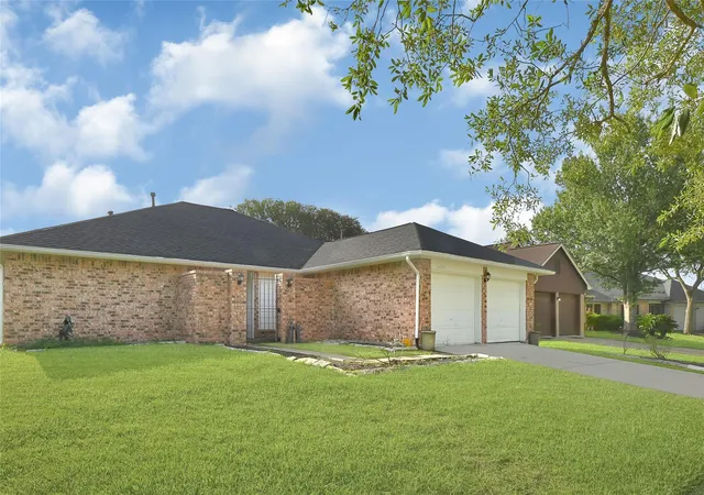 2nd image of 13723 Rocky Bluff Dr, Houston, TX 77085 | MLS# 80203550