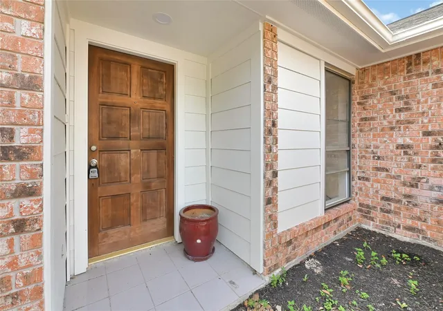 3rd image of 13723 Rocky Bluff Dr, Houston, TX 77085 | MLS# 80203550