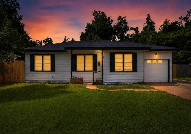 1st image of 310 Nasturtium St, Lake Jackson, TX 77566 | MLS# 91219599