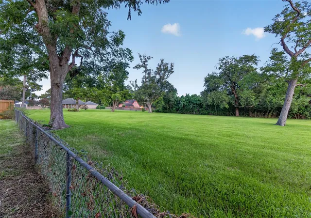 39th image of 310 Nasturtium St, Lake Jackson, TX 77566 | MLS# 91219599