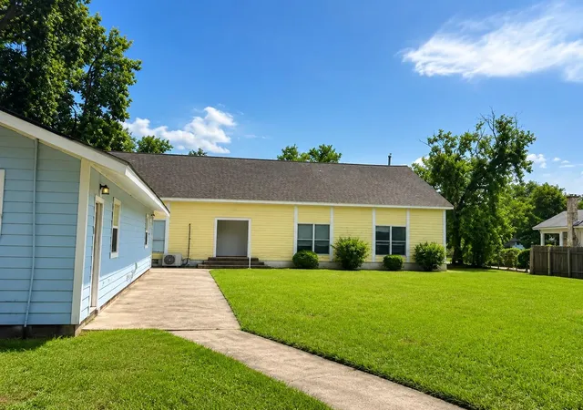 Listing Photo 4 - Condo for sale in building located at 513 E Caney St, Wharton, TX 77488