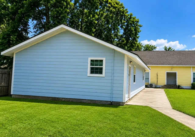 Listing Photo 5 - Condo for sale in building located at 513 E Caney St, Wharton, TX 77488