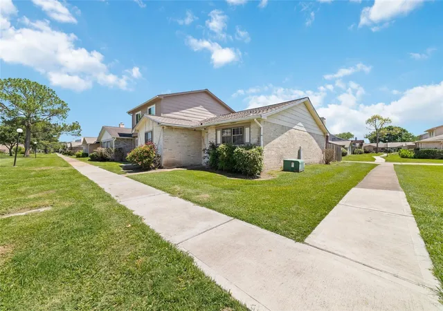 Homes for sale in Houston, TX | 6517 S Briar Bayou Dr, Houston, TX 77072 | MLS# 41670465