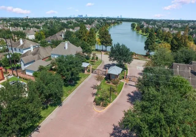 42nd image of 12318 Shadow Island Dr, Houston, TX 77082 | MLS# 49917061