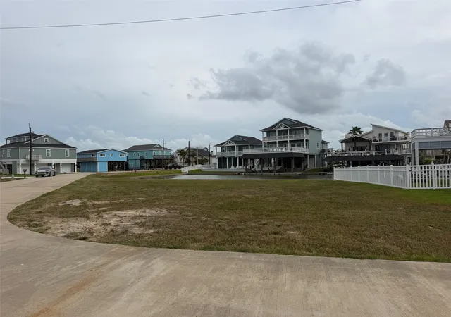 2nd image of 411 Neptune Cir, Galveston, TX 77554 | MLS# 68812132