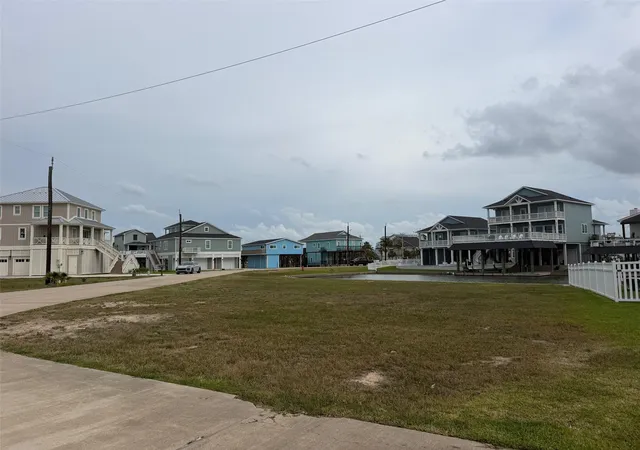 Photo 3 of Land for sale at 411 Neptune Cir, Galveston, TX 77554 | MLS# 68812132 | Listing updated on 2026-10-09