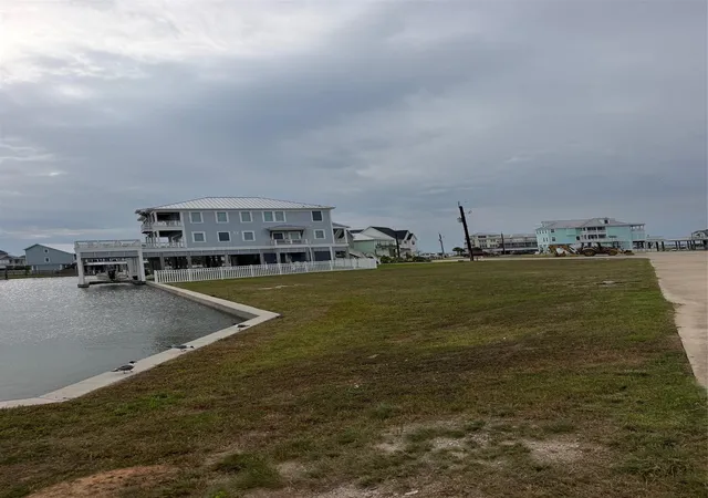4th image of 411 Neptune Cir, Galveston, TX 77554 | MLS# 68812132