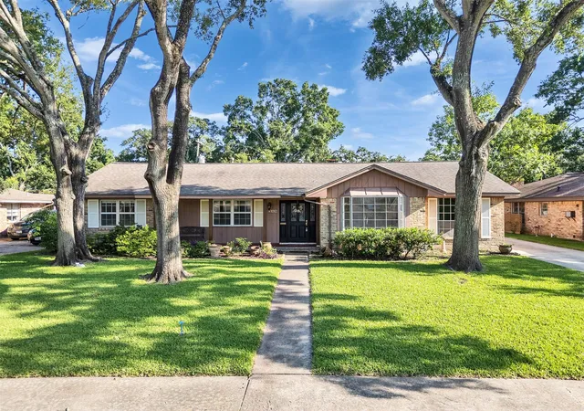 1st image of 426 Shadow Creek Dr, El Lago, TX 77586 | MLS# 91965728
