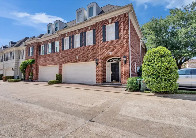 Townhouse for sale at 5834 Candlewood Ln, Houston, TX 77057 | MLS# 26705692