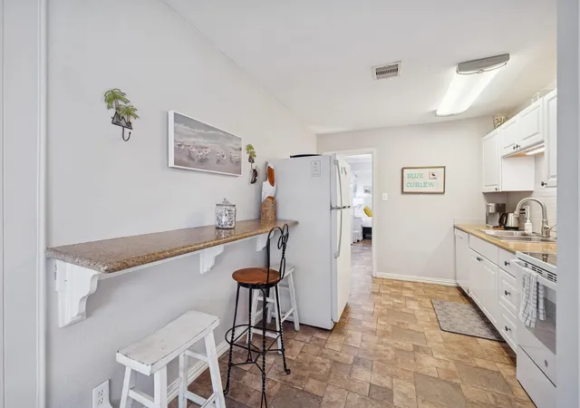 Photo 4 of Sale Pending at 4121 Las Palmas St, Galveston, TX 77554 | MLS# 61708682 | Listing updated on 2026-09-18