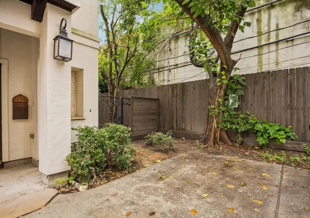3rd image of 1112 Peveto St #C, Houston, TX 77019 | MLS# 23051453