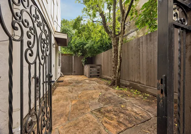5th image of 1112 Peveto St #C, Houston, TX 77019 | MLS# 23051453