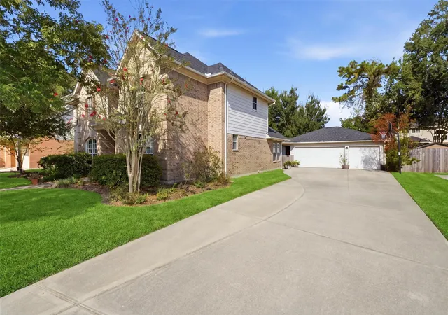 Photo 2 of Single family home for sale at 2443 Riverway Oak Dr, Kingwood, TX 77345 | MLS# 59285719 | Listing updated on 2026-09-19