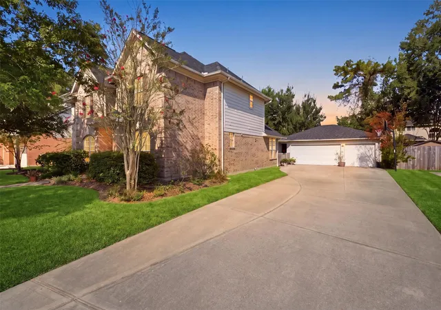 Photo 3 of Single family home for sale at 2443 Riverway Oak Dr, Kingwood, TX 77345 | MLS# 59285719 | Listing updated on 2026-09-19
