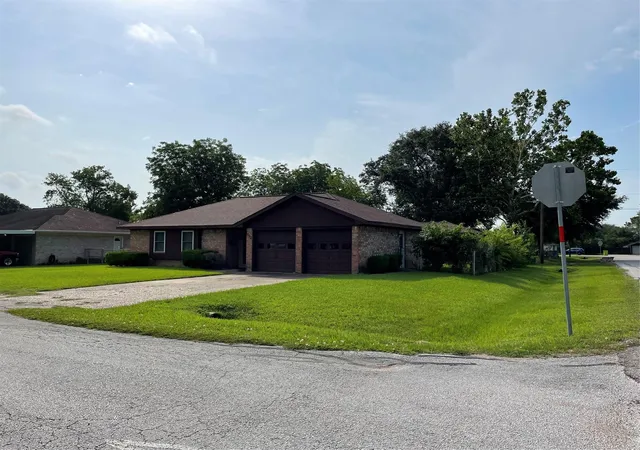 Photo 3 of Single family home for sale at 1733 Brumbelow St, Rosenberg, TX 77471 | MLS# 34808236 | Listing updated on 2026-09-27