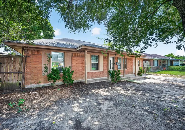 3rd image of 4310 Dacca Dr, Houston, TX 77047 | MLS# 60301532