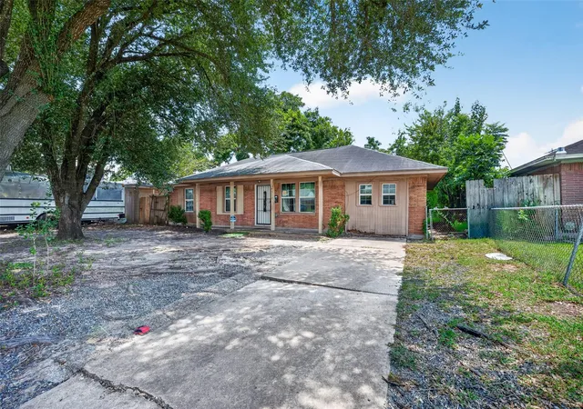 4th image of 4310 Dacca Dr, Houston, TX 77047 | MLS# 60301532