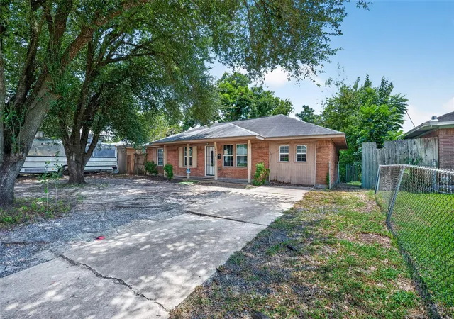 5th image of 4310 Dacca Dr, Houston, TX 77047 | MLS# 60301532