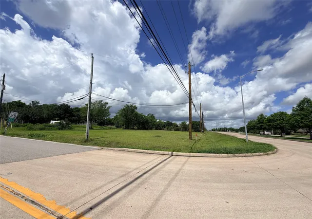 1st image of 16618 County Road 831, Pearland, TX 77584 | MLS# 92635106
