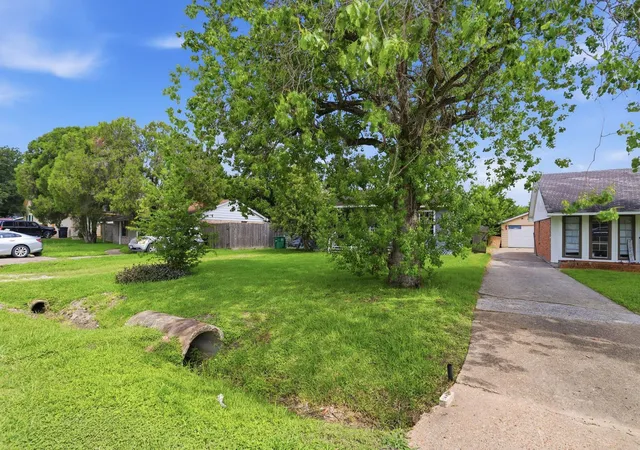 Photo 3 of Single family home for sale at 3517 Sparrow St, Houston, TX 77051 | MLS# 12340221 | Listing updated on 2026-09-17