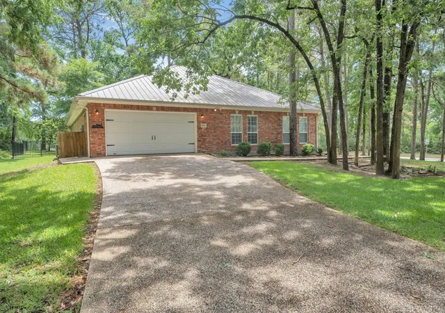 Photo 3 of Single family home for sale at 24400 Pine Valley Loop, Huntsville, TX 77320 | MLS# 70848369 | Listing updated on 2026-08-25