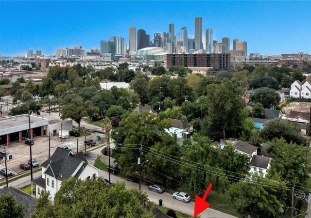 2nd image of 426 Middle St, Houston, TX 77003 | MLS# 987498
